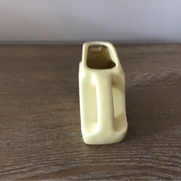 Fiesta Yellow Miniature Disk Pitcher - Picture 4 of 8